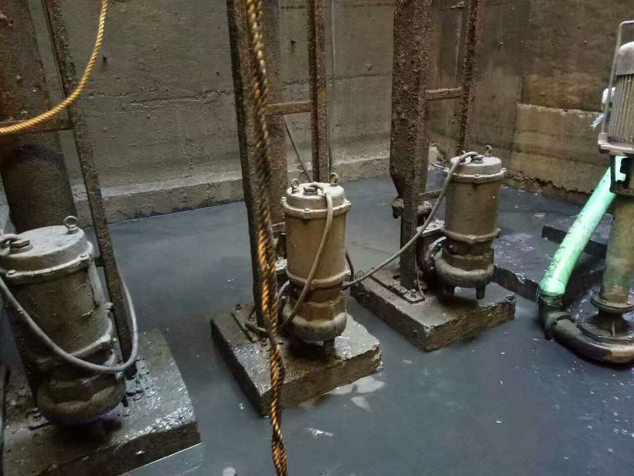 巴里坤污水池清理